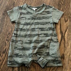 ‘Splendid’ (Nordstrom) Baby Camo Romper/Onesie Size 6-12 Months!